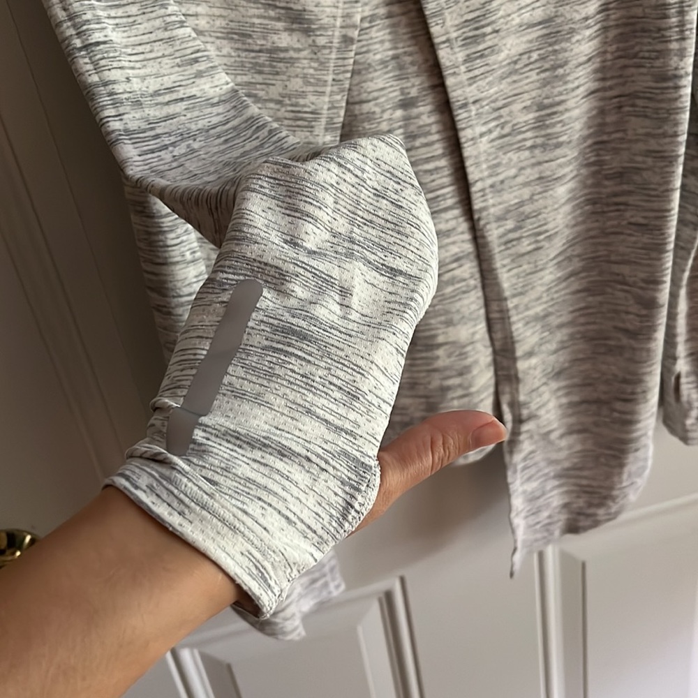 EUC Zyia ‘Ash Split Back Long Sleeve T’ - Picture 3 of 9